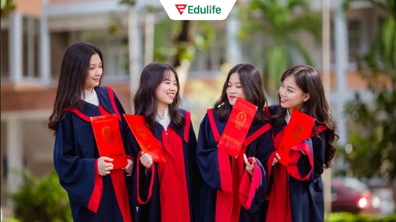 Sinh viên đại học cần có chứng chỉ VSTEP để xét tốt nghiệp theo yêu cầu của trường