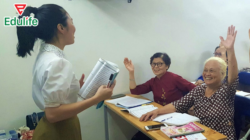 Edulife luôn đồng hành cùng các giáo viên có tuổi trong hành trình chinh phục tiếng Anh