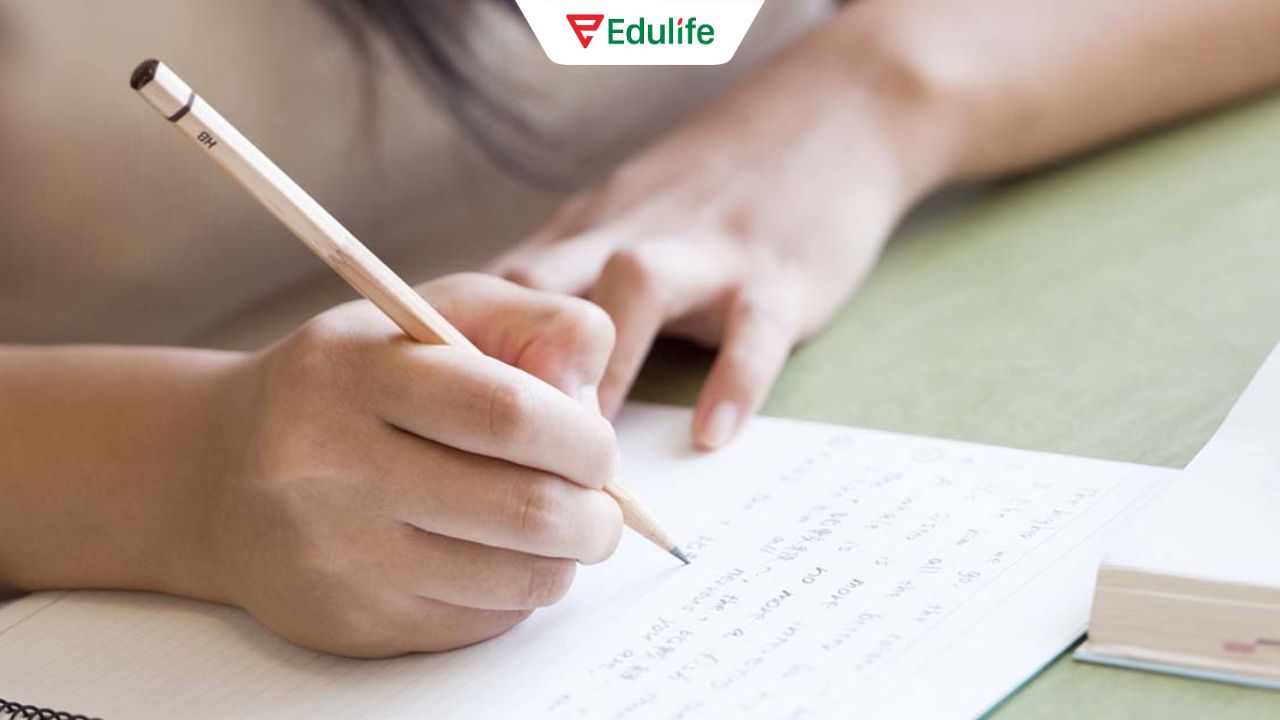 Bạn hãy luyện viết cấu trúc bài luận chặt chẽ và sử dụng các từ nối tinh tế