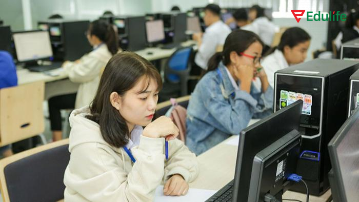 Đề thi VSTEP do Bộ GD&ĐT xây dựng, phát hành và được thẩm định bởi chuyên gia ngôn ngữ bản địa Anh