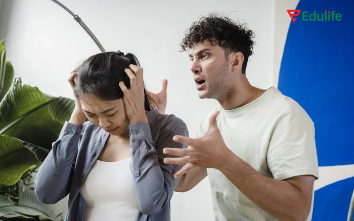 Cấu trúc mệnh lệnh sử dụng không đúng, lạm dụng, quá gay gắt có thể khiến người nghe khó chịu