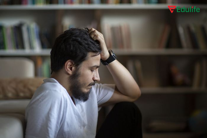 Cấu trúc Regret Regret with thường dùng để thông báo tin buồn qua thư, giấy thông báo,...
