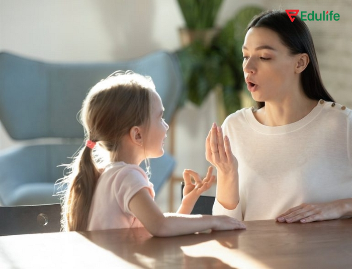 Câu trực tiếp giúp người nghe cảm nhận rõ cảm xúc của người nói qua lời kể người truyền đạt lại