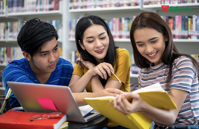 Giới từ giúp kết nối và làm rõ mối quan hệ giữa các từ hoặc cụm từ