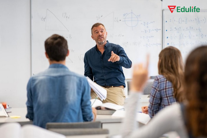 Người làm giáo viên phù hợp với sách Aptis for Teachers: Speaking & Writing