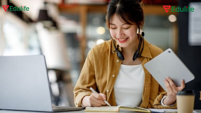 Bạn tăng khả năng đọc, viết,... qua nhiều cuốn sách luyện thi APTIS được Edulife giới thiệu