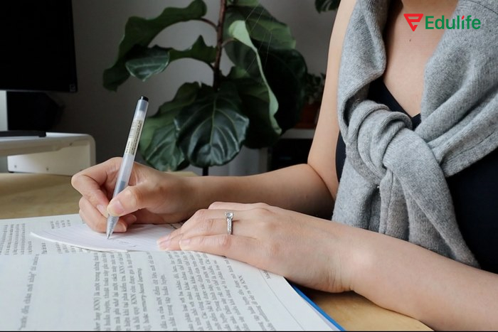 Chủ động đưa ra câu hỏi bám sát nội dung là điều quan trọng của phương pháp Active Recall