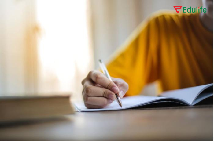 Thi viết Aptis cần quản lý chặt thời gian và trả lời nhanh, chuẩn chính tả