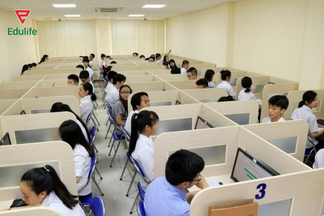 Bản đồ Việt Nam với các điểm đánh dấu, biểu thị sự phủ rộng của Vstep vào năm 2025