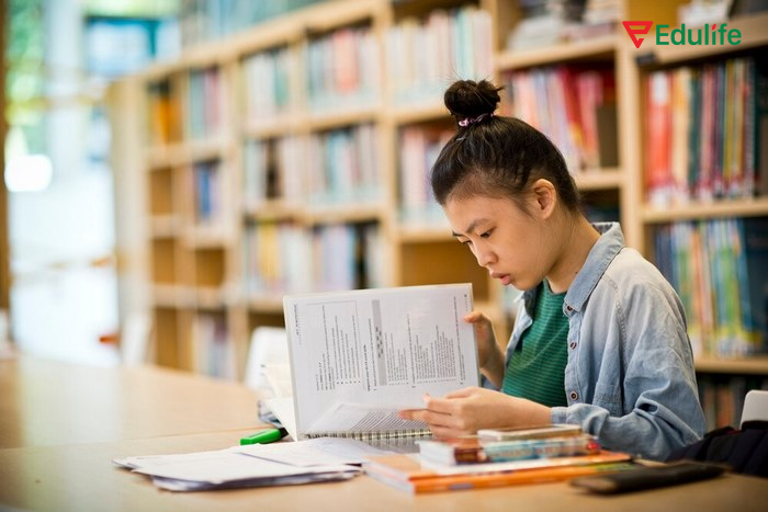 Mệnh đề phụ thuộc trong câu phức hợp đóng vai trò là bổ ngữ cho câu thêm trọn vẹn