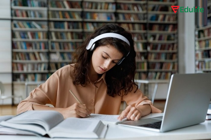 Must là động từ khuyết thiếu nên sẽ không dùng trợ động từ “do/does/did” trong câu