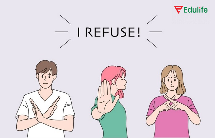 Refuse luôn đi kèm với V, dùng V-ing là sai ngữ pháp