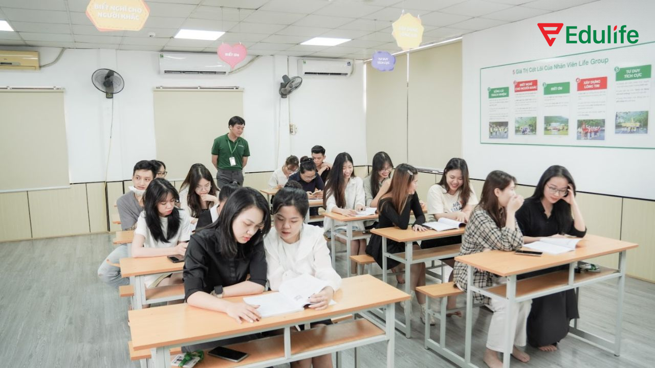 Luyện thi các chứng chỉ VSTEP và Aptis tại Edulife