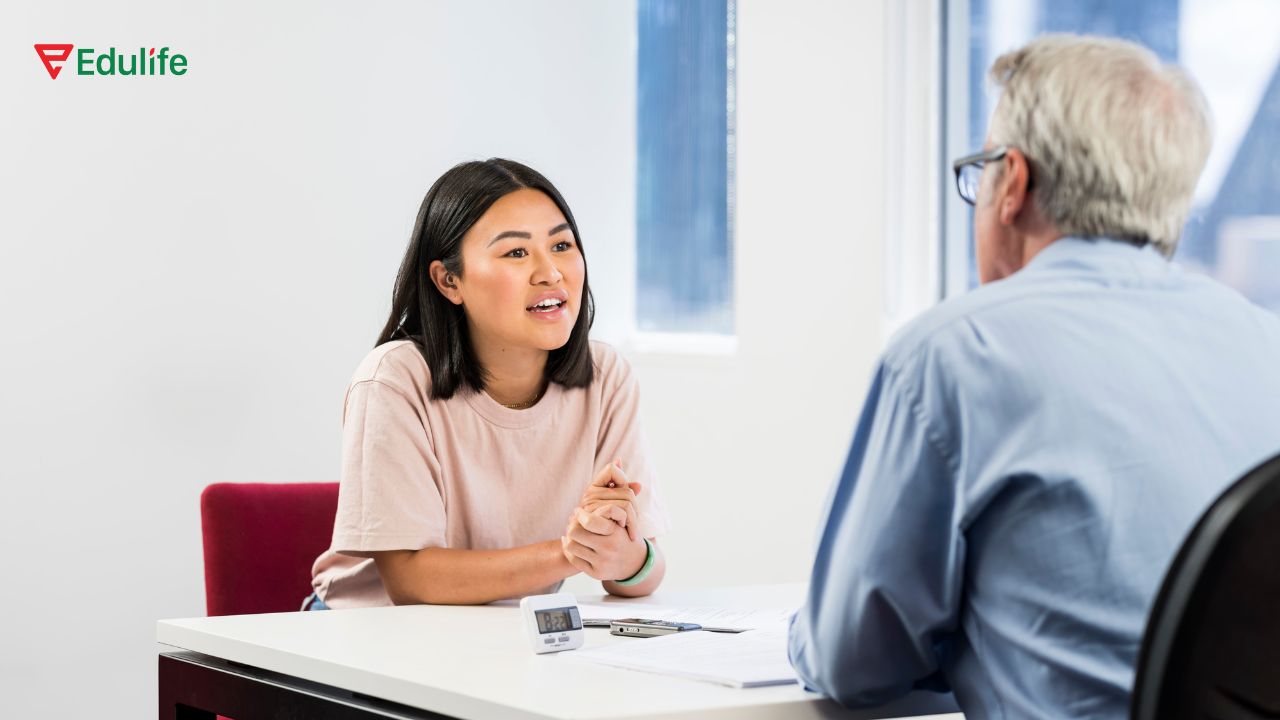 Phần thi Vstep Speaking yêu cầu thí sinh trình bày trực tiếp với ban giám khảo 