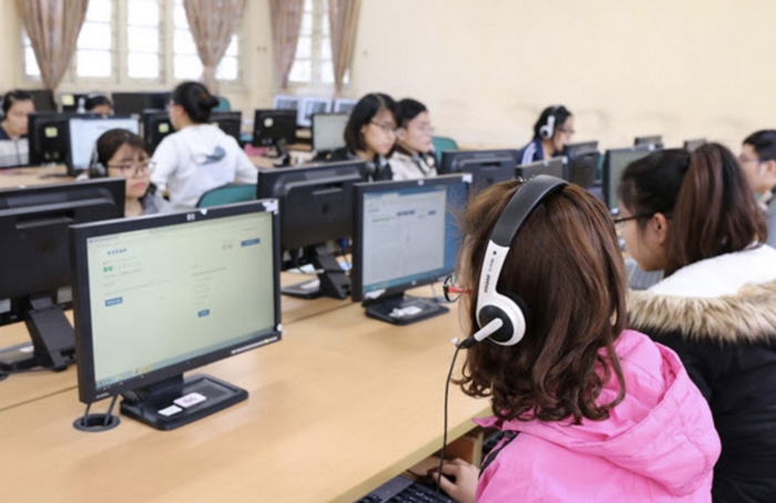 Đề thi tiếng Anh B1 ULIS phần Viết gồm 2 phần với thời lượng 60 phút