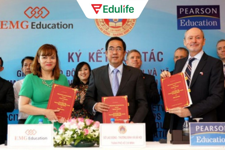 emg-la-don-vi-phan-phoi-bai-thi-pte