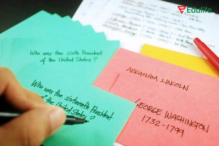 Khi học từ vựng bằng flashcard, hãy nhóm từ vựng theo chủ đề để gia tăng hiệu quả học tập