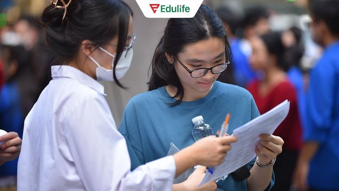 Tham khảo thông tin về hồ sơ, lịch thi tiếng Anh B1, địa điểm nộp hồ sơ trên website trường để có sự chuẩn bị tốt nhất