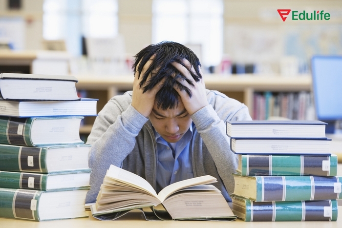 Không phải học sinh nào cũng biết mẹo học tiếng Anh lớp 11 khi nhà trường còn áp dụng phương pháp dạy truyền thống