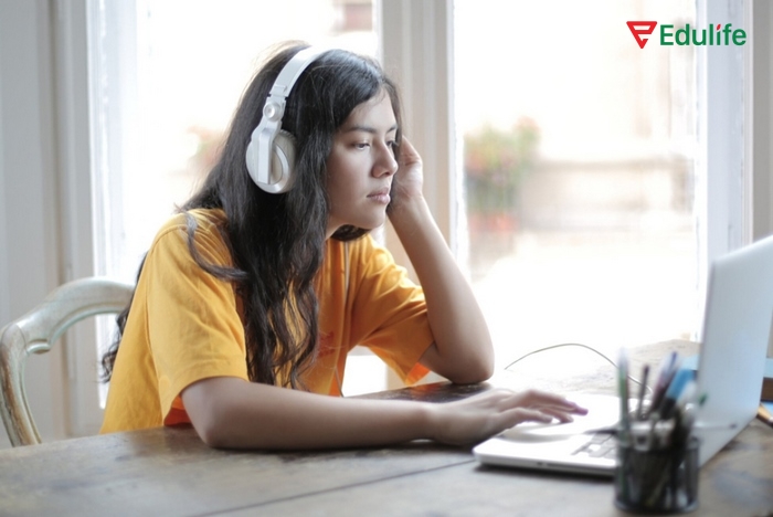 Mẹo học tiếng Anh lớp 11 hiệu quả không thể bỏ qua luyện nghe, phát âm tiếng Anh