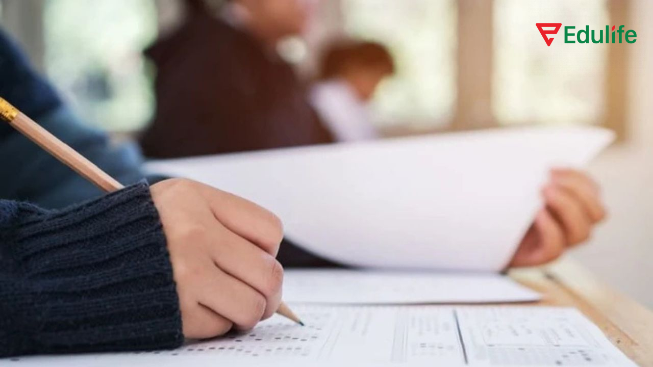 Đọc nhanh các câu hỏi trước khi bài nghe bắt đầu 