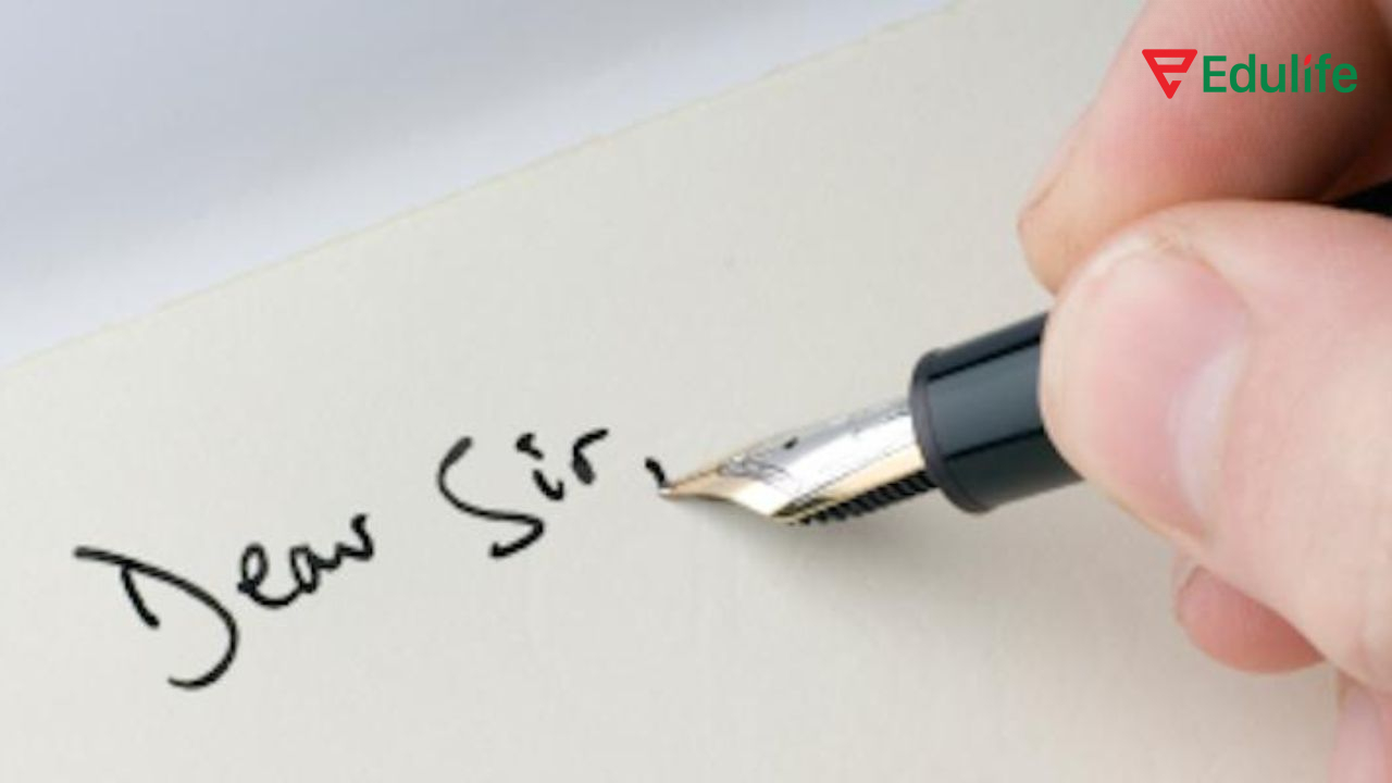 Thư trang trọng thường mở đầu bằng “Dear Sir”