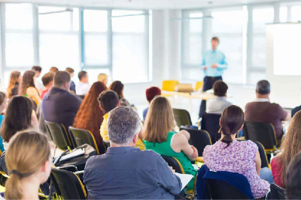 Lựa chọn bằng tiếng Anh dễ xin việc