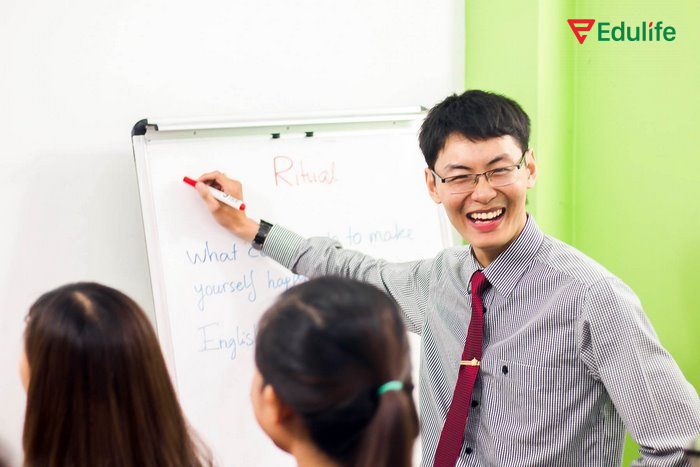 Phương pháp Teach back giúp học viên nắm vững kiến thức, tự tin hơn, tăng khả năng giao tiếp ngoại ngữ