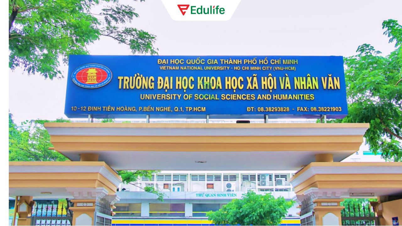 Thí sinh nộp hồ sơ thi VSTEP trực tiếp tại văn phòng Trung tâm Ngoại ngữ của Trường Đại học Khoa học Xã hội và Nhân văn TPHCM