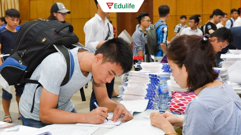 Thí sinh cần chuẩn bị đầy đủ hồ sơ thi VSTEP tại IUH đầy đủ