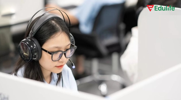 Phần thi Nghe hiểu là một trong các phần khó với nhiều thí sinh, bạn nên ôn luyện nhiều hơn qua nhiều nguồn tài liệu Aptis