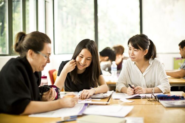 Những tài liệu ôn thi VSTEP Writing C1 đều chú trọng phân tích cấu trúc đoạn viết giúp thí sinh đạt điểm cao