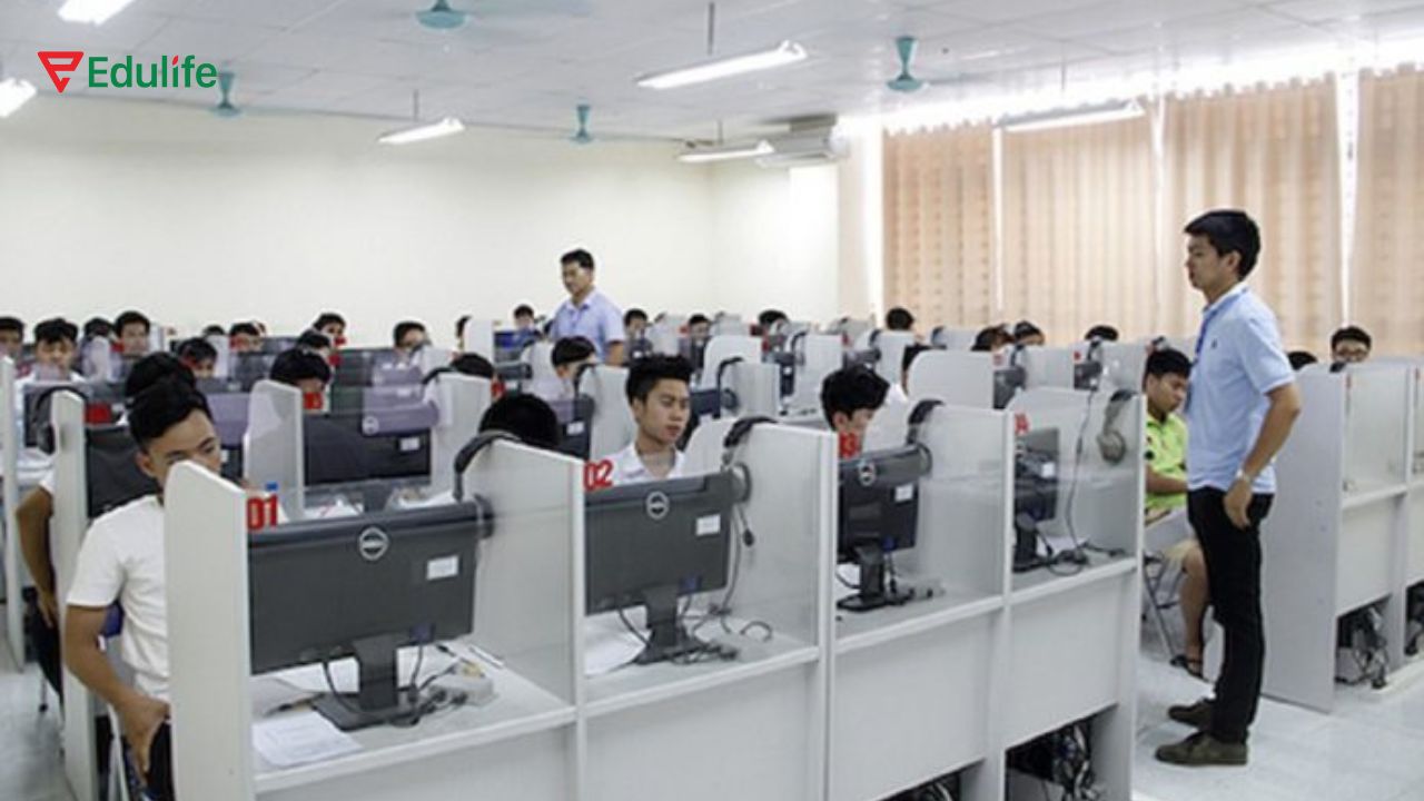 Kỳ thi Vstep B2 tại Đại học Ngoại Ngữ được tổ chức hoàn toàn trên máy tính