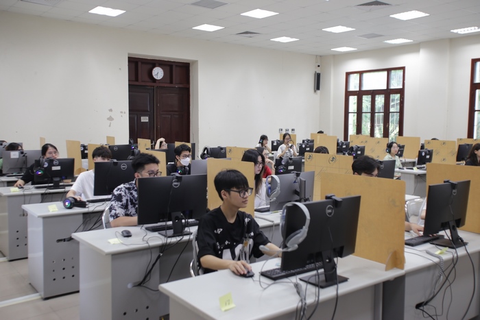 Phần thi Đọc hiểu, Viết khi thi VSTEP bao nhiêu phút? Mỗi phần thi có thời lượng 60 phút