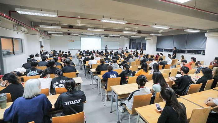 Thi VSTEP ở đâu dễ nhất? Bạn nên chọn trường dựa theo chất lượng giảng viên, cơ sở vật chất,...