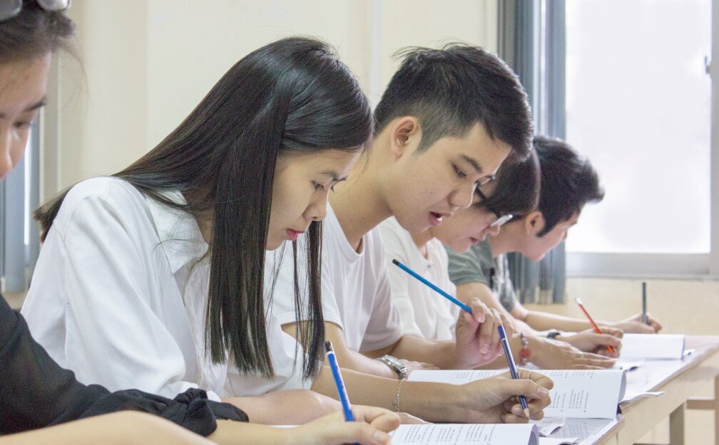 Ưu điểm và nhược điểm của kì thi TOEIC 2 kỹ năng