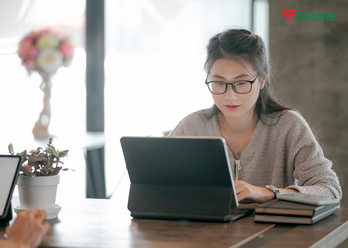 Một cách học từ vựng tiếng Anh lớp 11 hiệu quả là ôn tập định kỳ, nhắc lại liên tục