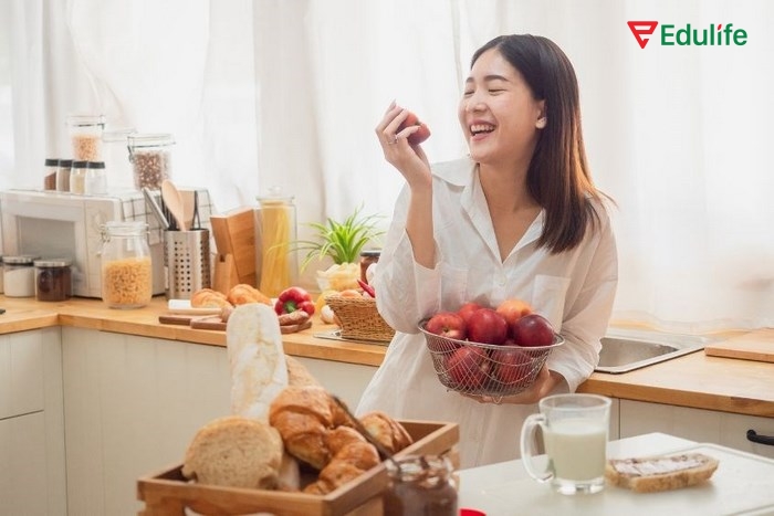 Thông điệp được truyền tải qua nội dung tiếng Anh 11 Unit 1 Getting Started là hình thành thói quen tích cực để có cuộc sống vui khỏe, lâu dài