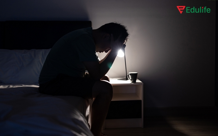 Suffering from là cấu trúc động từ rất phù hợp để sử dụng nói về ngữ cảnh sức khỏe tâm lý