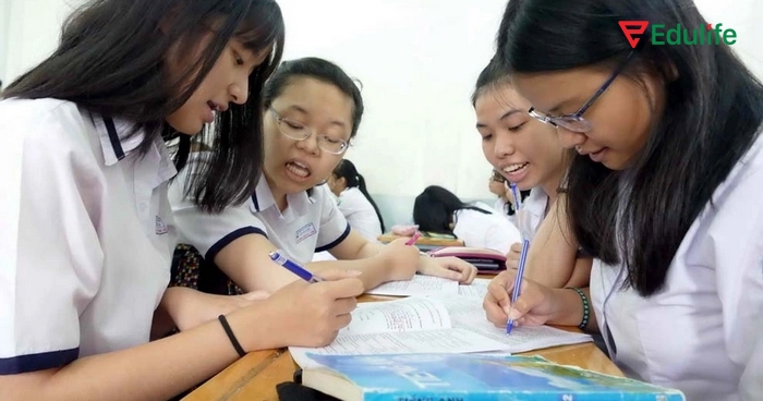 Phần tiếng Anh 11 Unit 3 Reading có 2 bài tập yêu cầu thảo luận nhóm để rèn kỹ năng diễn đạt ý tưởng, sử dụng ngôn ngữ linh hoạt cho học sinh