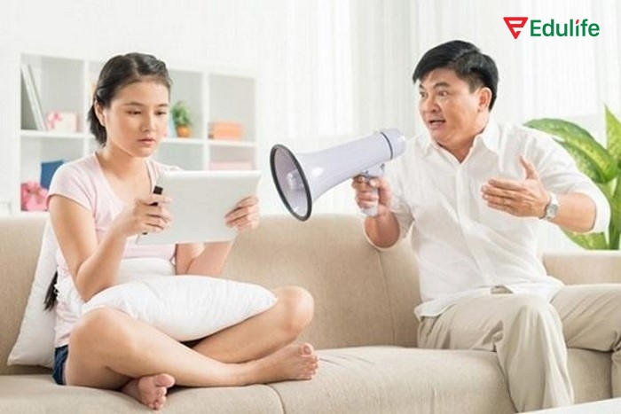 Bài tập Writing phần tiếng Anh 11 Unit 3 Review Skill giúp học sinh đưa ra quan điểm về việc cha mẹ so sánh với thế hệ trước