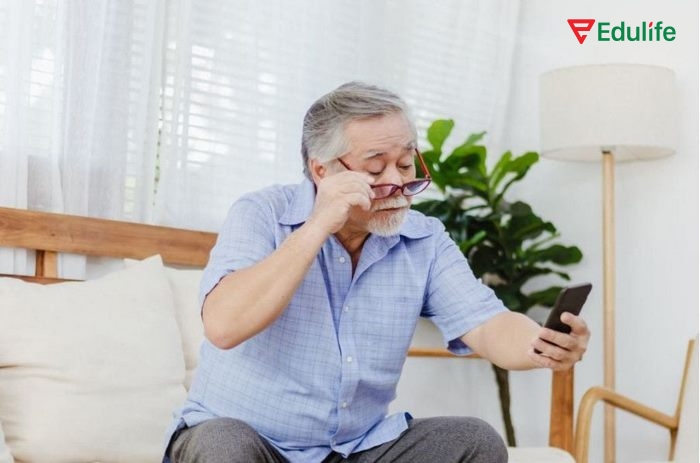 Bài tập đầu tiên phần tiếng Anh 11 Unit 3 Review Skill cung cấp một bài viết nói về tuổi thọ con người