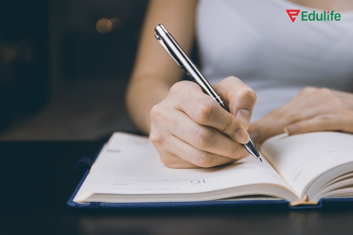 Bài tập 3 tiếng Anh 11 Unit 3 Writing giúp các em nắm được cách viết bài báo ngắn về vấn đề xã hội