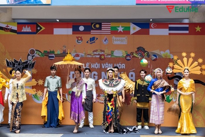 Các em có thể trình bày về một buổi hội chợ giao lưu văn hóa cho hoạt động bài tập 4 phần tiếng Anh 11 Unit 4 Listening