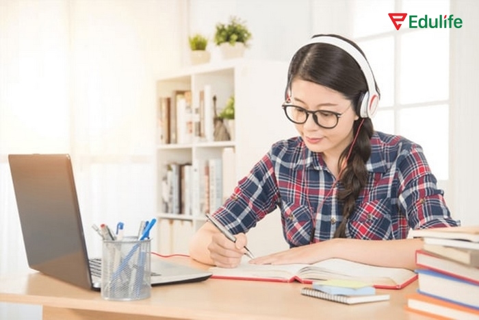 Học sinh cần nắm vững kiến thức cũ để tiếp thu các kiến thức tiếng Anh lớp 11 sách mới hiệu quả