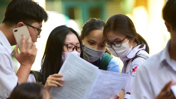 Bài tập Culture 2 tiếng Anh 11 Unit 7 Communication And Culture giúp học sinh thấy sự khác biệt giữa giáo dục sau phổ thông tại Anh và Việt Nam
