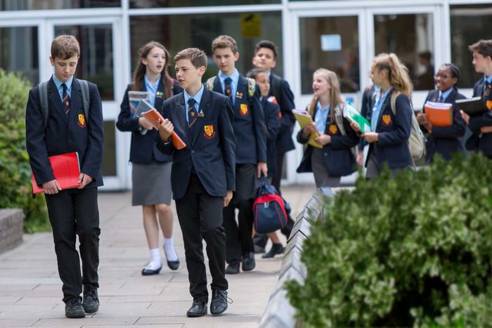 Bài tập Culture 1 tiếng Anh 11 Unit 7 Communication And Culture giúp học sinh thêm hiểu về giáo dục sau phổ thông tại Anh