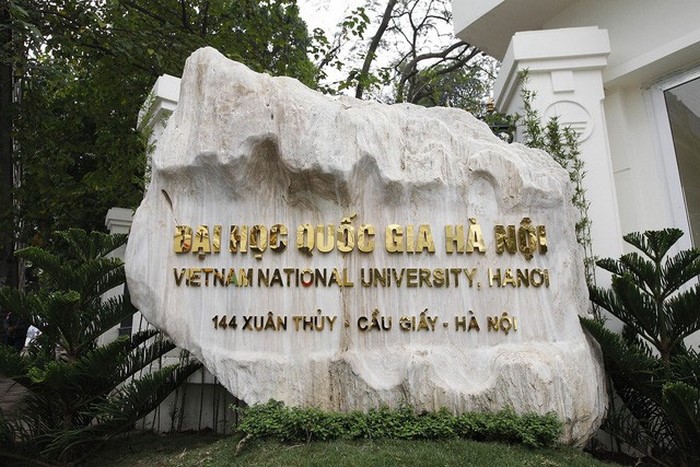 Học sinh có thể chọn Đại học Quốc gia Hà Nội hay các trường mình yêu thích để hoàn thành bài tập tiếng Anh 11 Unit 7 Project