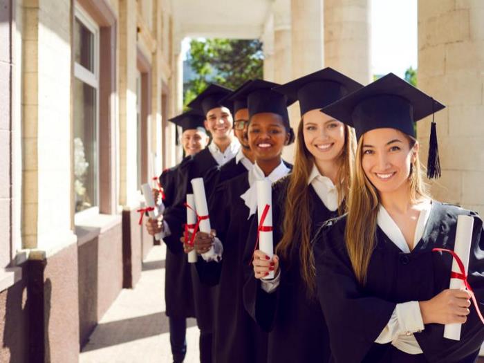 Để hoàn thành tốt bài tập tiếng Anh 11 Unit 8 Communication and Culture Culture 2 học sinh cần kết hợp nội dung bài và kiến thức thực tế