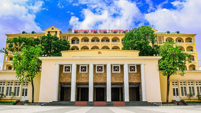 đề thi Đại học Thương Mại